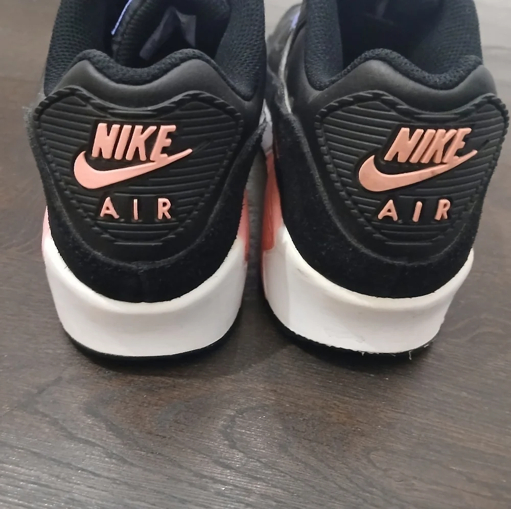 Nike Air Max 90 Leather GS Black Sunset Pulse Size:7Y Girls Sneakers